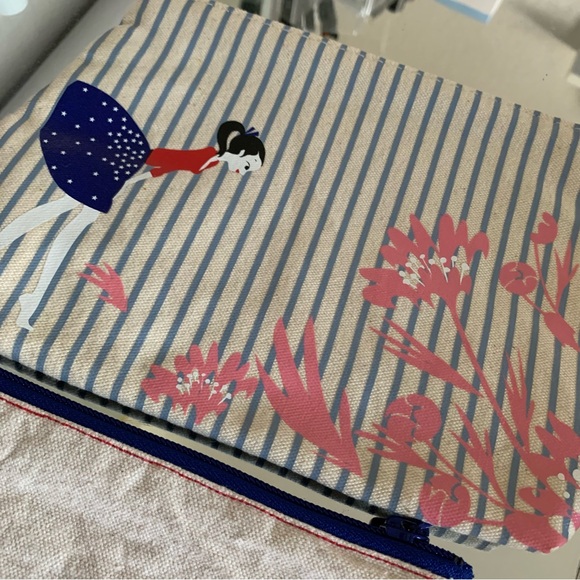 Makeup cosmetic bags Hello Kitty and L’occitane never used  Set of 2 - Picture 4 of 6